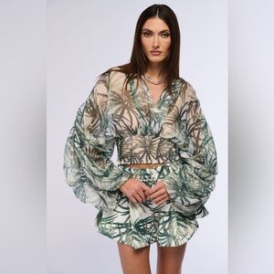 Akira SUMMER LOVIN LEAF PRINT BLOUSE AND SHORTS SET NWT Medium
